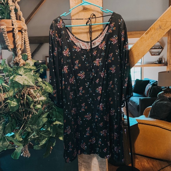 Embroidered Tie Back Bohemian Dress - Picture 5 of 5